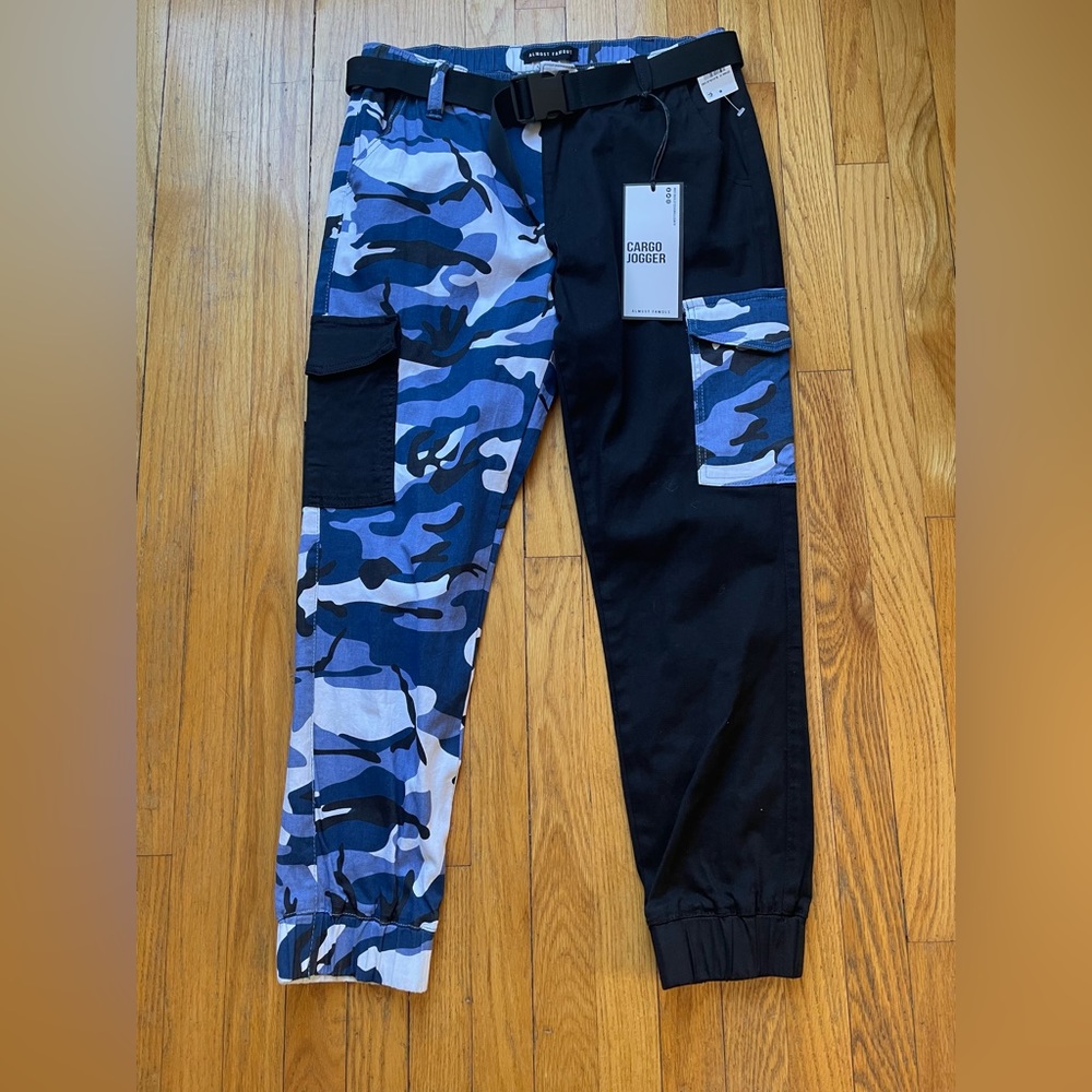 NWT Almost Famous Cargo Joggers SZ-L.  98% cotton 2% Spandex
